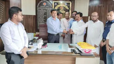 এসএসসি সমমান পরীক্ষার দায়িত্বরত অফিসারদের সম্মাননা প্রদান
