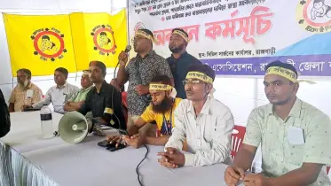 ৬ দফা দাবিতে স্বাস্থ্য সহকারীদের অবস্থান কর্মসূচি, ইপিআই কার্যক্রম বন্ধের হুঁশিয়ারি