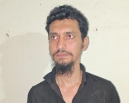 রাতের আঁধারে ট্রলারঘাটে অস্ত্রসহ যুবক গ্রেপ্তার, পেছনে রাজনৈতিক সম্পর্ক?