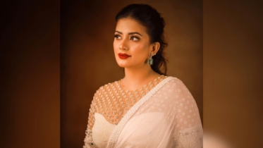 হলিউড, বলিউডের নায়িকারা  পারলে আমি কেন পারব না:মন্দিরা চক্রবর্তী