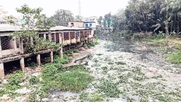 দূষণ ও দখলে খাল