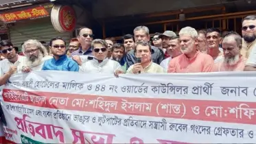টঙ্গীর রেস্টুরেন্টে সন্ত্রাসী হামলার প্রতিবাদে বিএনপির মানববন্ধন 