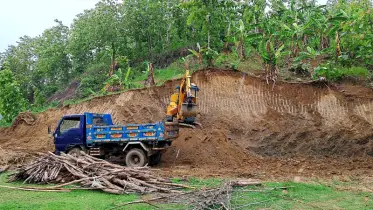 বান্দরবানে বালাঘাটায় পাহাড় কেটে বিদ্যুৎ উপকেন্দ্রের জমি ভরাটের অভিযোগ