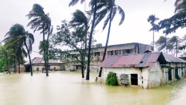 টানা বৃষ্টিতে জনজীবন বিপর্যস্ত