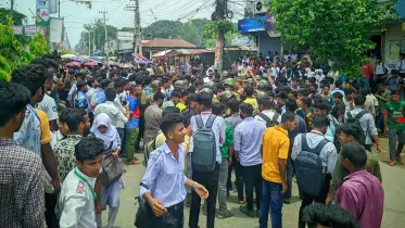 ২১ দফা দাবিতে কারমাইকেল কলেজের শিক্ষার্থীদের আন্দোলন