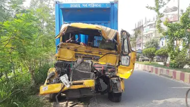 ট্রাকের ধাক্কায় এক মানসিক ভারসাম্যহীন নারীর মৃত্যু