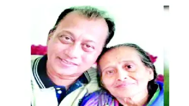 মায়ের কাছে সমু চৌধুরী