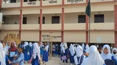 দুই শিক্ষকের দ্বন্দ্বের খেসারত দিতে হচ্ছে শিক্ষার্থীদের