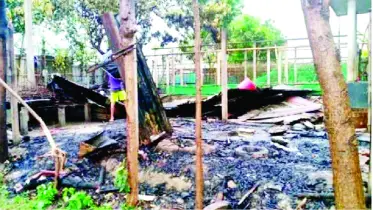 মোটরসাইকেল কিনে না দেওয়ায় বাবার মুরগির খামার পোড়ালো পুত্র