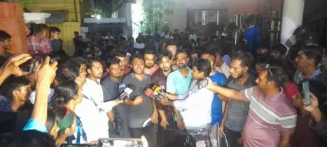 ২৪ ঘণ্টার মধ্যে কেএমপি কমিশনার অপসারণ না হলে কঠোর কর্মসূচির হুঁশিয়ারি