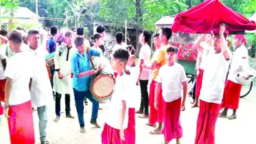 নৃত্যসংগীত ও ঢাকের শব্দে মুখরিত মির্জাপুর