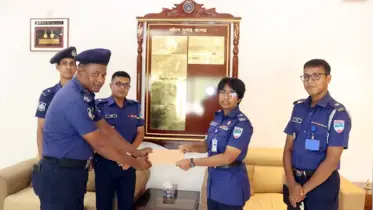 ট্রাফিক পুলিশের বুদ্ধিমত্তায় বড় দুর্ঘটনা থেকে রক্ষা পেল যাত্রীবাহী ট্রেন পুরস্কৃত করলেন পুলিশ সুপার