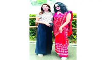 মুগ্ধতা ছড়াচ্ছেন লিজা ও মৌসুমী