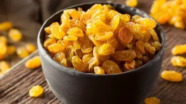 সকালে ভেজানো কিশমিশ খেলেই মিলবে যে ৮ উপকার!
