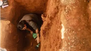 আধুনিক শহরের নিচে গোপন এক দাস কবরস্থানের সন্ধান