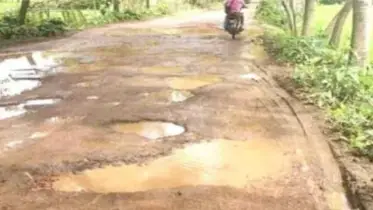 শেওলা-জকিগঞ্জ সড়কের বেহাল দশা: ভোগান্তিতে হাজারো মানুষ