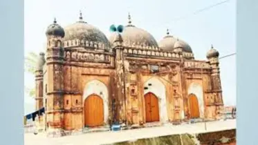 স্থাপত্যের অনন্য প্রতীক: মোগল আমলের নিদর্শন শাহ শরীফ মসজিদ