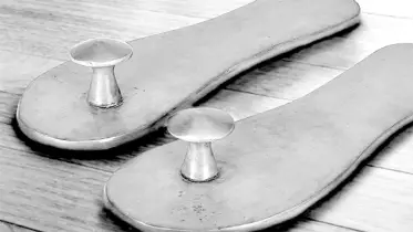 বিলুপ্তির পথে ঐতিহ্যবাহী খড়ম