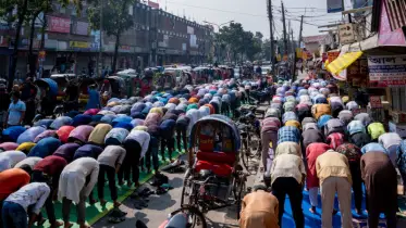 আজ পবিত্র জুম্মা বার: এই আমলগুলো করে বরকত লাভ করুন