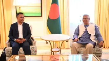 প্রধান উপদেষ্টা ড. ইউনূসকে যে উপহার দিলেন তারেক রহমান
