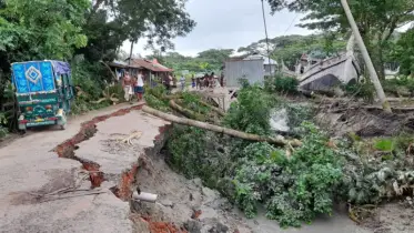 মেঘনার অস্বাভাবিক জোয়ারে রামগতি-বিবিরহাট সড়ক ধসে, যান চলাচল বন্ধ