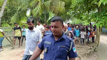 মহেশপুর সীমান্ত দিয়ে ভারতে পালানোর সময় দিপু মনির ভাগ্নে ০৩ দালালসহ আটক