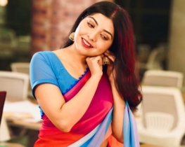 “কেন এতো হারাবার ভয়? ভালোবেসে তোকে দূরে হারাবো, সে তো হবার নয়।”
