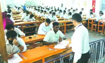 পরীক্ষা কেন্দ্র বদলেছে বদল হয়নি শিক্ষক