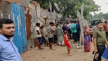 রাজধানীতে রাস্তায় বসে পশু কেনাবেচা, ১৪ ব্যবসায়ীর জরিমানা
