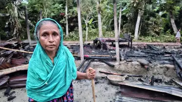 কুষ্টিয়ায় বৃদ্ধার ঘরে আগুন: পূর্ব শত্রুতার জেরে অগ্নিসংযোগের অভিযোগ