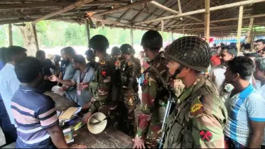 পঞ্চগড়ে পশুর হাটে ক্রয়-বিক্রয়ে অতিরিক্ত ফি আদায়ে ইজারাদারকে জরিমানা 
