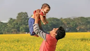 বাবার ভালোবাসা মুখে নয়, লেখা থাকে প্রতিটি সংগ্রামে