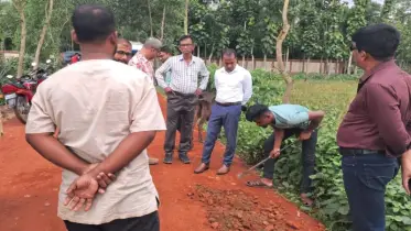 কমলগঞ্জে সড়ক সংস্কার কাজে ব্যবহৃত হচ্ছে খুয়ার পরিবর্তে ইটের গুড়া