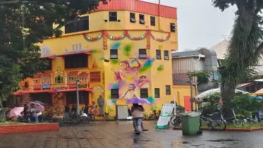 সিঙ্গাপুর মোস্তফা মার্কেট: বাংলাদেশি পণ্যের সম্ভার