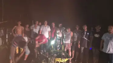 গভীর রাতে ড্রেন পরিষ্কার, জিয়াউর রহমানের আদর্শ বাস্তবায়নে কাজ করছে কৃষক দল