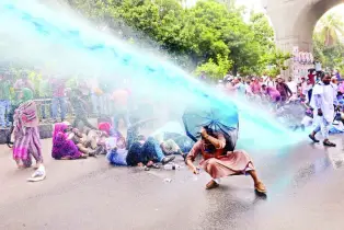 রাস্তা আটকে চাকরিপ্রত্যাশীদের কর্মসূচি