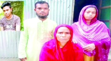 সরকারের কাছে মাথা গোঁজার ঠাঁই  চায় শহীদ নাজমুলের মা