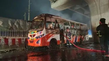 আশুলিয়ায় থেমে থাকা বাসে অগ্নিকান্ড