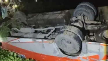 চট্টগ্রাম-কক্সবাজার মহাসড়কে নিয়ন্ত্রণ হারিয়ে বাস খাদে, নিহত ২