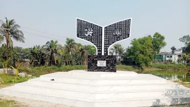 আয়াতে নূর: দৃষ্টিনন্দন আল্লাহর ৯৯ নামের স্তম্ভ