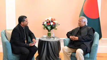 প্রধান উপদেষ্টার সঙ্গে সাক্ষাৎ করলেন কার্ডিনাল প্রিফেক্ট কুভাকাড