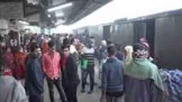 রেলস্টেশনে যাত্রীদের দুর্ভোগ চরমে