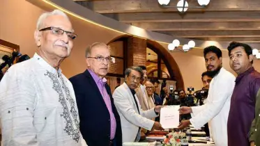 গণতান্ত্রিক রাষ্ট্রই কেবল নাগরিকের অধিকার নিশ্চিত করতে পারে