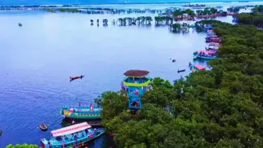 সুনামগঞ্জের টাঙ্গুয়ার হাওরে হাউসবোটে পর্যটকদের হয়রানি