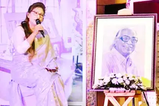 বাবাকে নিয়ে মেয়ের গান