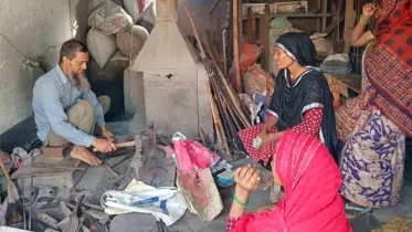 টুংটাং শব্দে মুখরিত মেহেরপুরের কামারপাড়া