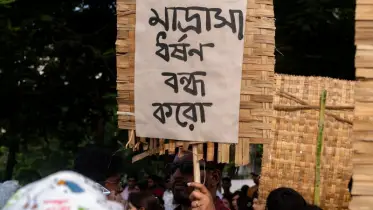 কুমিল্লায় আট বছরের শিশুকে বলাৎকারের অভিযোগে মসজিদের ইমামকে গণধোলাই