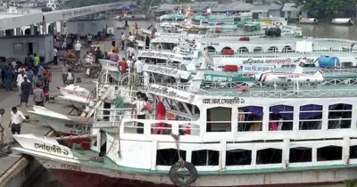 ভোলায় লঞ্চঘাটে কর্মস্থলে ফেরা যাত্রীদের উপচেপড়া ভিড়