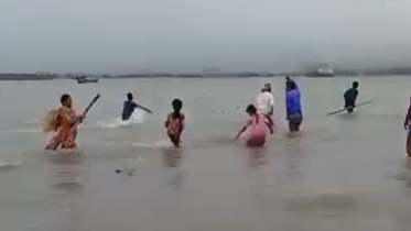 মুন্সীগঞ্জে বালু উত্তোলনকারীদের ওপর গ্রামবাসীর ধাওয়া ও সংঘর্ষে আহত ৫