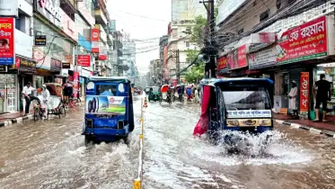 প্রবল বর্ষণে বরিশালের জনজীবন বিপর্যস্ত